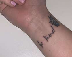 Kate is a tattoo lover and has engraved a tattoo saying 